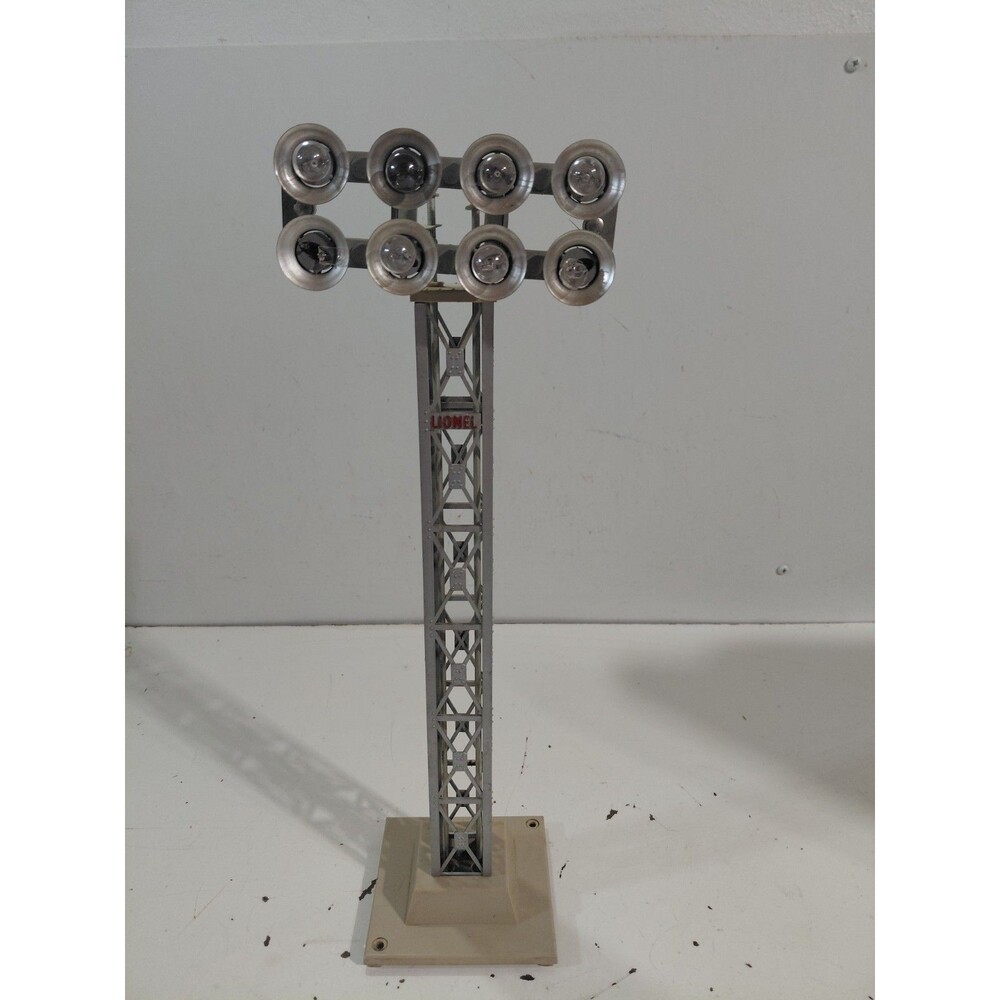 Lionel 195 O Gauge Model Railroad Accessory Yard Spotlight/Floodlight Tower